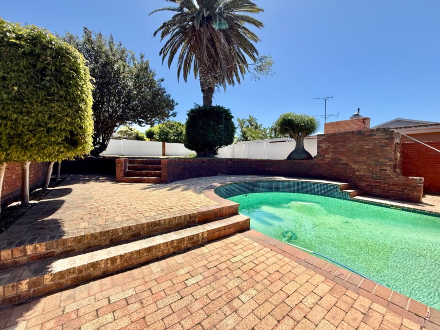 5 Bedroom Property for Sale in Bluewater Bay Eastern Cape